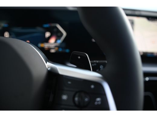 BMW X1 xDrive25e High Executive M Sport Automaat / Panoramadak / Trekhaak / Sportstoelen / M Adaptief on... ActivLease financial lease