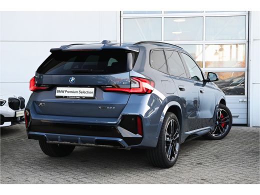 BMW X1 xDrive25e High Executive M Sport Automaat / Panoramadak / Trekhaak / Sportstoelen / M Adaptief on... ActivLease financial lease