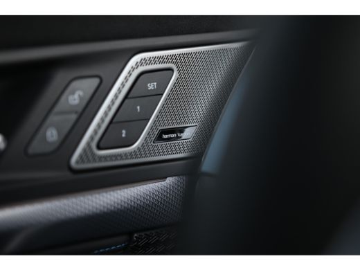 BMW X1 xDrive25e High Executive M Sport Automaat / Panoramadak / Trekhaak / Sportstoelen / M Adaptief on... ActivLease financial lease