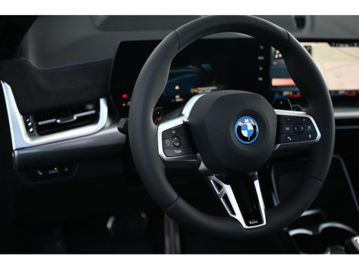 BMW X1 xDrive25e High Executive M Sport Automaat / Panoramadak / Trekhaak / Sportstoelen / M Adaptief on... ActivLease financial lease