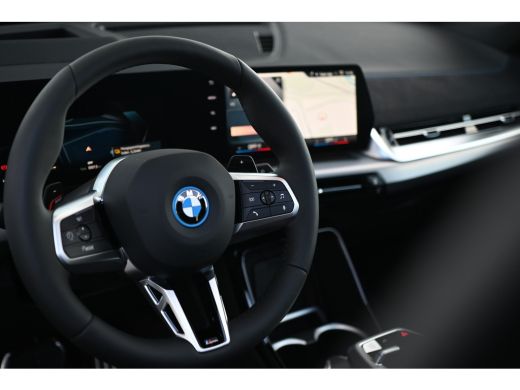 BMW X1 xDrive25e High Executive M Sport Automaat / Panoramadak / Trekhaak / Sportstoelen / M Adaptief on... ActivLease financial lease