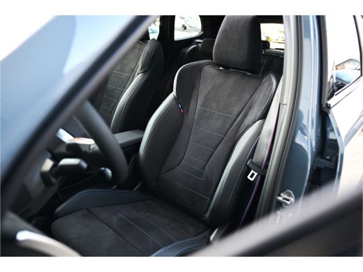 BMW X1 xDrive25e High Executive M Sport Automaat / Panoramadak / Trekhaak / Sportstoelen / M Adaptief on... ActivLease financial lease