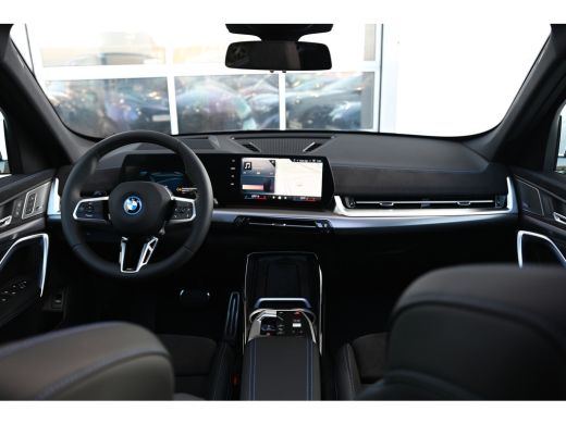 BMW X1 xDrive25e High Executive M Sport Automaat / Panoramadak / Trekhaak / Sportstoelen / M Adaptief on... ActivLease financial lease