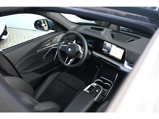 BMW X1 xDrive25e High Executive M Sport Automaat / Panoramadak / Trekhaak / Sportstoelen / M Adaptief on... ActivLease financial lease