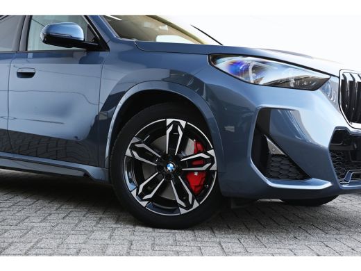 BMW X1 xDrive25e High Executive M Sport Automaat / Panoramadak / Trekhaak / Sportstoelen / M Adaptief on... ActivLease financial lease