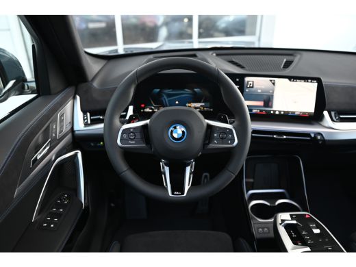 BMW X1 xDrive25e High Executive M Sport Automaat / Panoramadak / Trekhaak / Sportstoelen / M Adaptief on... ActivLease financial lease