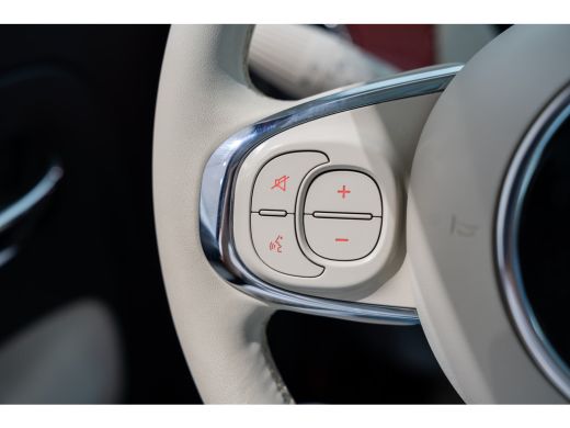 Fiat 500 1.0 Hybrid Dolcevita | Apple Carplay & Android Auto | Panoramadak | Lichtmetalen velgen | Airco | ActivLease financial lease