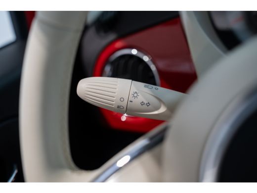 Fiat 500 1.0 Hybrid Dolcevita | Apple Carplay & Android Auto | Panoramadak | Lichtmetalen velgen | Airco | ActivLease financial lease