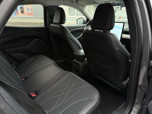 Ford Mustang Mach-E Mach-E RWD 75 kWh | Trekhaak | Navi | Camera | B&O Sound | ActivLease financial lease
