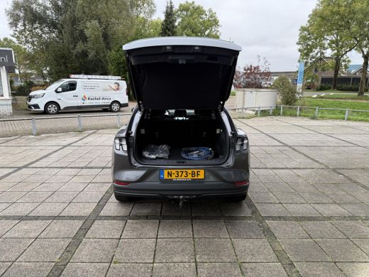 Ford Mustang Mach-E Mach-E RWD 75 kWh | Trekhaak | Navi | Camera | B&O Sound | ActivLease financial lease