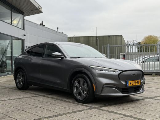 Ford Mustang Mach-E Mach-E RWD 75 kWh | Trekhaak | Navi | Camera | B&O Sound | ActivLease financial lease