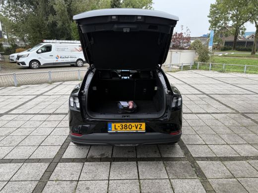 Ford Mustang Mach-E Mach-E RWD 75 kWh | Navi | Camera | Stoel / Stuur Verwarming | ActivLease financial lease
