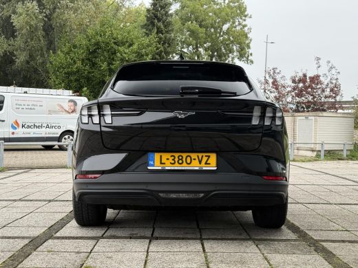 Ford Mustang Mach-E Mach-E RWD 75 kWh | Navi | Camera | Stoel / Stuur Verwarming | ActivLease financial lease