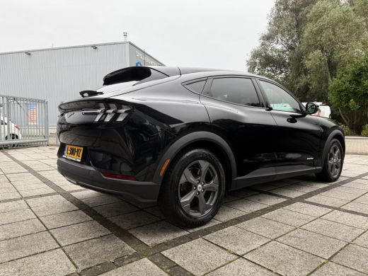 Ford Mustang Mach-E Mach-E RWD 75 kWh | Navi | Camera | Stoel / Stuur Verwarming | ActivLease financial lease