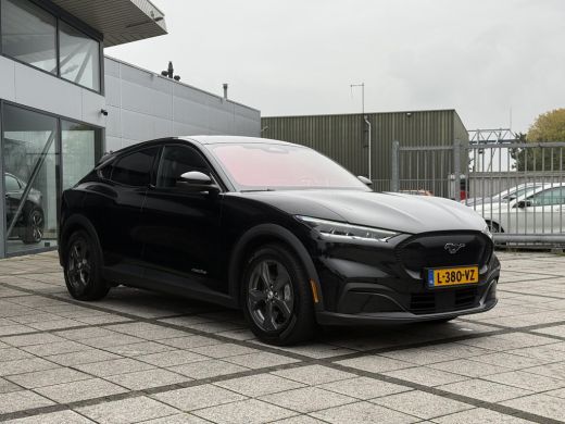 Ford Mustang Mach-E Mach-E RWD 75 kWh | Navi | Camera | Stoel / Stuur Verwarming | ActivLease financial lease
