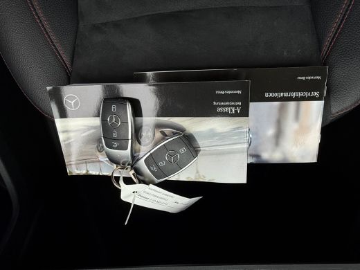 Mercedes-Benz A-Klasse 180 Aut. Sol. AMG Sport Ed. Mood Light | Trekhaak | Sfeer | Camera | LED ActivLease financial lease