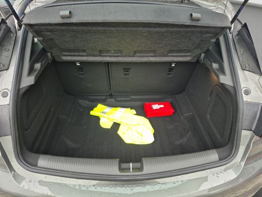 Opel Astra 1.2 Edition Comfort stoelen | LED | Parkersensoren Voor + Achter | Climate control | ActivLease financial lease