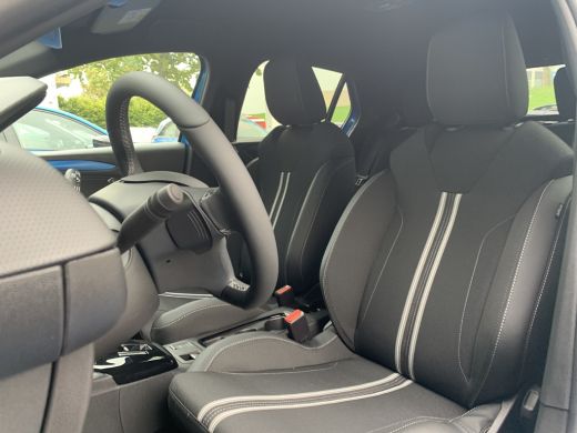 Opel Corsa YES | 16" Lichtmetalen velgen, zwart | Cruise control met snelheidsbegrenzer | LED koplampen met ... ActivLease financial lease