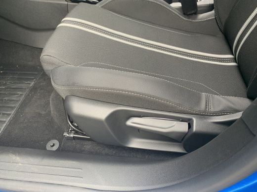 Opel Corsa YES | 16" Lichtmetalen velgen, zwart | Cruise control met snelheidsbegrenzer | LED koplampen met ... ActivLease financial lease