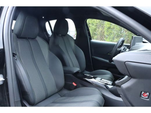 Peugeot 208 1.2 Hybrid 145 e-DCS6 GT | Adaptieve Cruise | Camera V/A | Keyless | Appel Carplay | Sportstoelen | ActivLease financial lease
