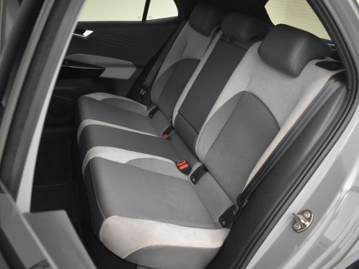 Volkswagen ID.3 First Plus 58 kWh 100% Dealeronderhouden | Afneembare trekhaak | Stoel- en stuurverwarming | Matr... ActivLease financial lease