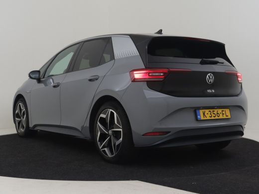 Volkswagen ID.3 First Plus 58 kWh 100% Dealeronderhouden | Afneembare trekhaak | Stoel- en stuurverwarming | Matr... ActivLease financial lease
