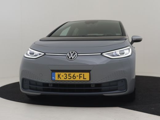 Volkswagen ID.3 First Plus 58 kWh 100% Dealeronderhouden | Afneembare trekhaak | Stoel- en stuurverwarming | Matr... ActivLease financial lease