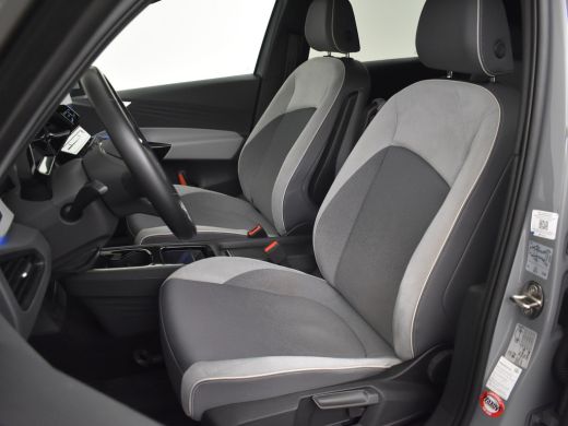 Volkswagen ID.3 First Plus 58 kWh 100% Dealeronderhouden | Afneembare trekhaak | Stoel- en stuurverwarming | Matr... ActivLease financial lease