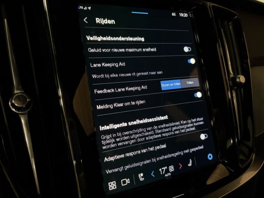 Volvo  V60 T6 AWD Recharge Plus Dark | 245km! | Trekhaak | 360° Camera | Harman Kardon | Adaptieve Cruise Co... ActivLease financial lease