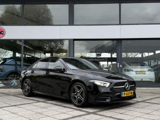 Mercedes-Benz A-Klasse 180 Aut. Business Sol. AMG | Trekhaak | Navi | Camera | Sfeer Verlichting |