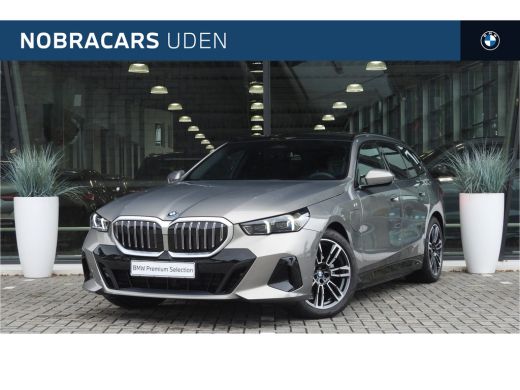 BMW 5 Serie Touring 530e M Sport Automaat / Panoramadak / Trekhaak / Achteruitrijcamera / Adaptieve LED / Har... BMW 5 Serie Touring 530e M Sport Automaat / Panoramadak / Trekhaak / Achteruitrijcamera / Adaptieve LED / Har...