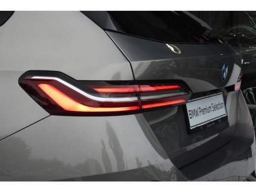 BMW 5 Serie Touring 530e M Sport Automaat / Panoramadak / Trekhaak / Achteruitrijcamera / Adaptieve LED / Har... ActivLease financial lease