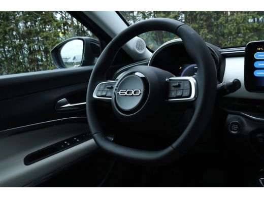 Fiat 600 Hybrid La Prima 145 | Adaptieve Cruise | Massage | Camera | Leder | Elektr. klep | Carplay | Keyl... ActivLease financial lease
