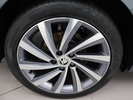 Skoda Octavia Combi 1.5 e-TSI AUT. + 18 INCH | ADAPTIVE CRUISE | LED | VIRTUAL COCKPIT | SFEERVERLICHTING | CAM... ActivLease financial lease