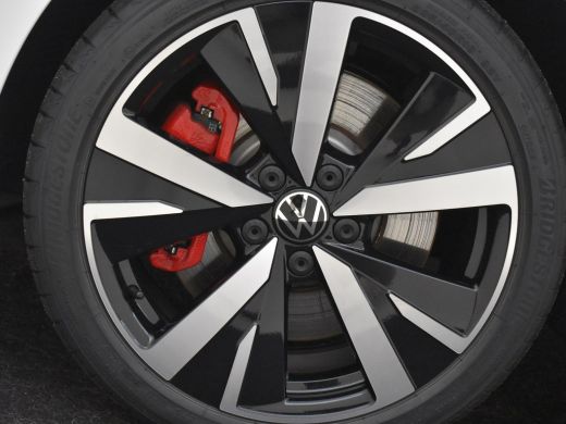 Volkswagen Golf 1.5 eHybrid GTE l Vienna Leder int. incl Climate stoelen l Panoramadak l Adaptief onderstel l Hea... ActivLease financial lease