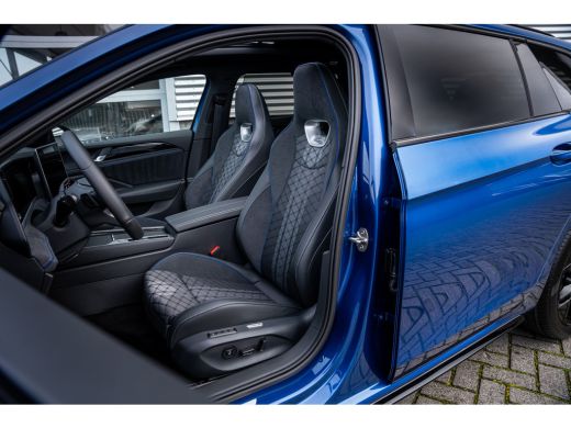 Volkswagen Passat Variant R-Line Edition - eHybrid Inclusief €2000,- inruilvoordeel | 'App-Connect' draadloze smart... ActivLease financial lease