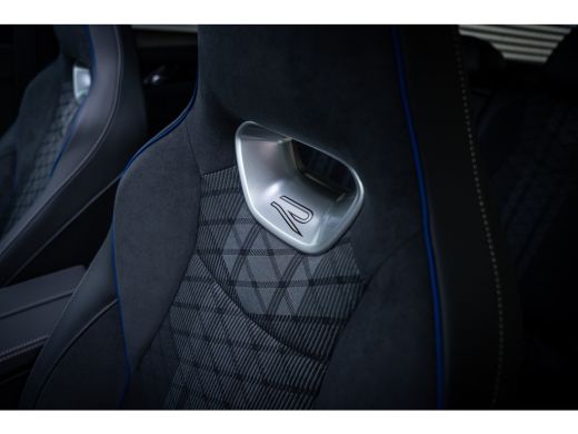 Volkswagen Passat Variant R-Line Edition - eHybrid Inclusief €2000,- inruilvoordeel | 'App-Connect' draadloze smart... ActivLease financial lease