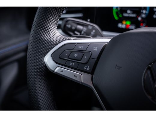 Volkswagen Passat Variant R-Line Edition - eHybrid Inclusief €2000,- inruilvoordeel | 'App-Connect' draadloze smart... ActivLease financial lease