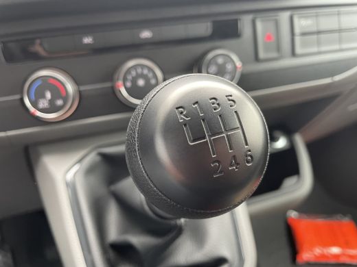 Volkswagen Transporter 2.0 TDI L2H1 28 150 Pk Hand | PDC | App Connect ActivLease financial lease