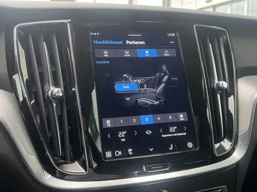 Volvo  V60 T6 Plug-in hybrid AWD Bright | Leder | Trekhaak | Camera | Adaptive Cruise | Stoelverwarming ActivLease financial lease