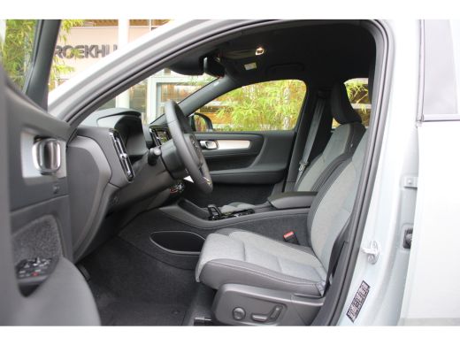 Volvo  XC40 1.5 T4 Recharge R-Design | Cruise control adaptief met Stop&Go en stuurhulp | Elektrisch verstelb... ActivLease financial lease