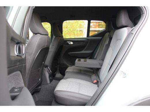 Volvo  XC40 1.5 T4 Recharge R-Design | Cruise control adaptief met Stop&Go en stuurhulp | Elektrisch verstelb... ActivLease financial lease