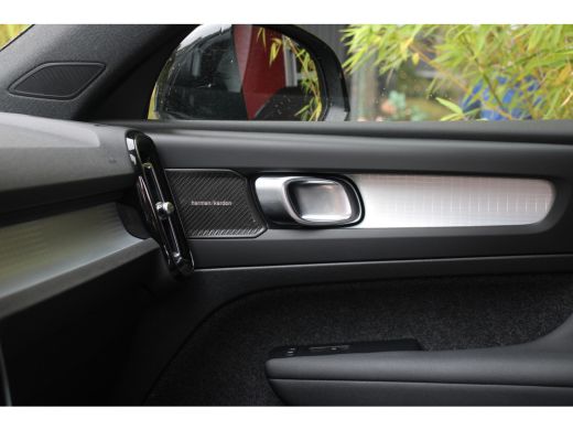 Volvo  XC40 1.5 T5 Recharge R-Design | Harman/Kardon | Camera | Adaptive Cruise | Stuur/stoelverwarming | Key... ActivLease financial lease