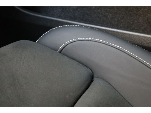 Volvo  XC40 Single Motor Extended Range 252PK Plus | Trekhaak | Getint Glas | Climate | Keyless | Bliss ActivLease financial lease