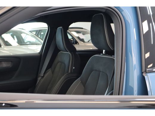 Volvo  XC40 Single Motor Extended Range 252PK Plus | Trekhaak | Getint Glas | Climate | Keyless | Bliss ActivLease financial lease