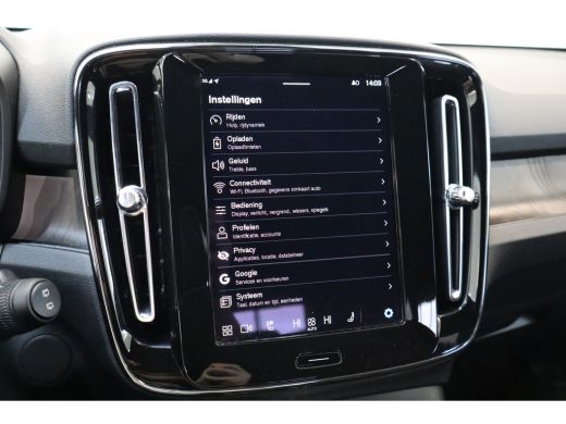 Volvo  XC40 Single Motor Extended Range 252PK Plus | Trekhaak | Getint Glas | Climate | Keyless | Bliss ActivLease financial lease