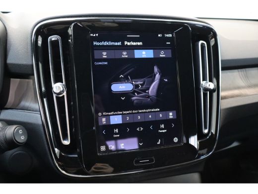 Volvo  XC40 Single Motor Extended Range 252PK Plus | Trekhaak | Getint Glas | Climate | Keyless | Bliss ActivLease financial lease