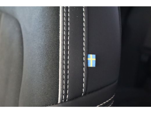 Volvo  XC40 Single Motor Extended Range 252PK Plus | Trekhaak | Getint Glas | Climate | Keyless | Bliss ActivLease financial lease