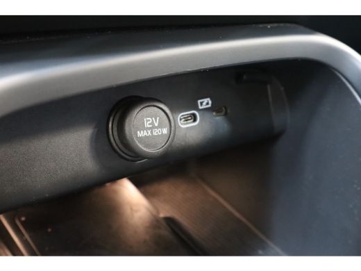 Volvo  XC40 Single Motor Extended Range 252PK Plus | Trekhaak | Getint Glas | Climate | Keyless | Bliss ActivLease financial lease