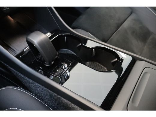 Volvo  XC40 Single Motor Extended Range 252PK Plus | Trekhaak | Getint Glas | Climate | Keyless | Bliss ActivLease financial lease